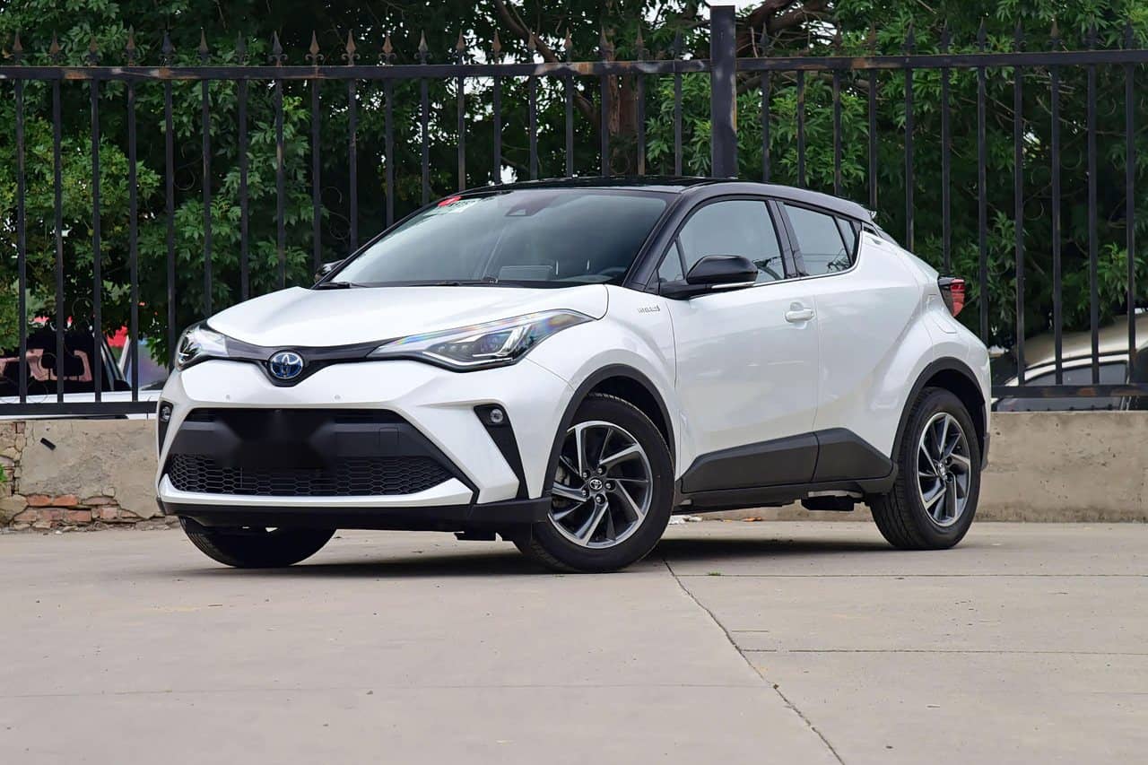 2021 Toyota C-HR 2.0L Hybrid — Exterior 1