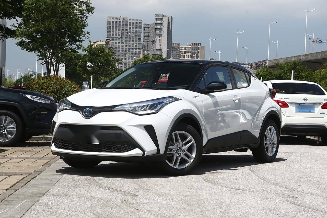 2022 Toyota C-HR 2.0L Hybrid — Exterior 1