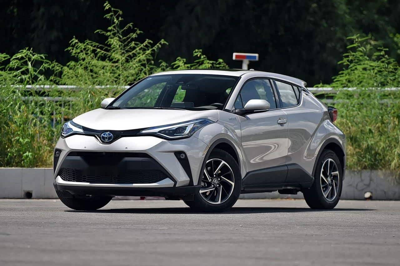 2023 Toyota C-HR 2.0L Hybrid — Exterior 1