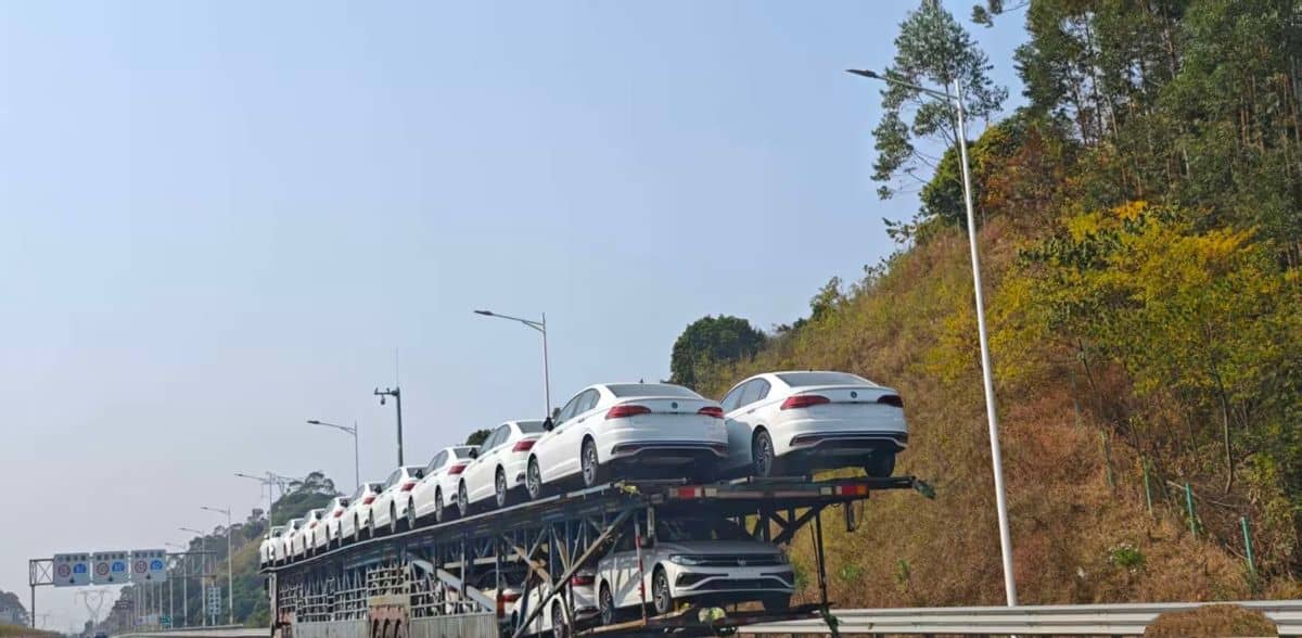 car carrier truck to export port